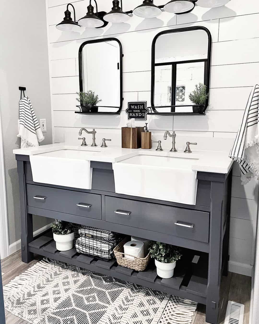 30+ Farmhouse Bathroom Mirrors Ideas for Extra Rustic Beauty