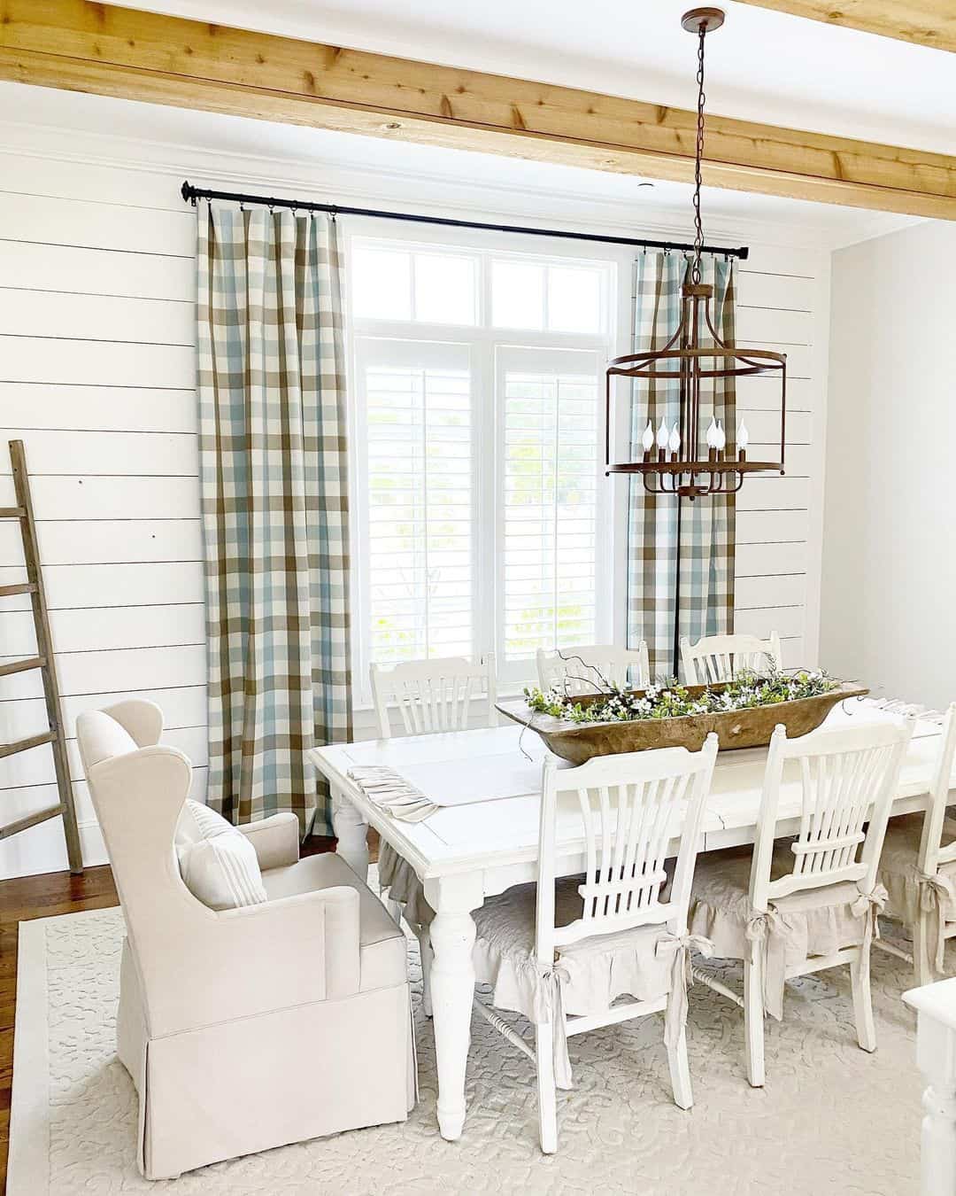 22 Farmhouse Dining Room Curtains to Entertain in Style
