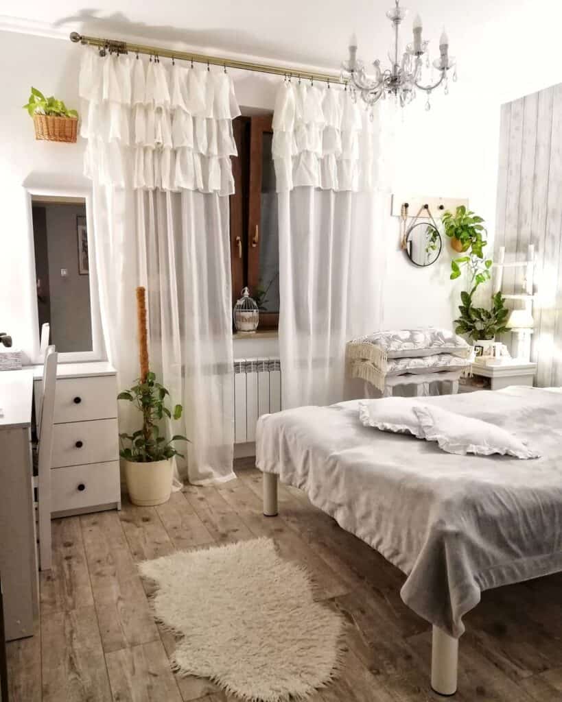 31 Farmhouse Bedroom Curtains for Creating a Beautiful Sleeping Space