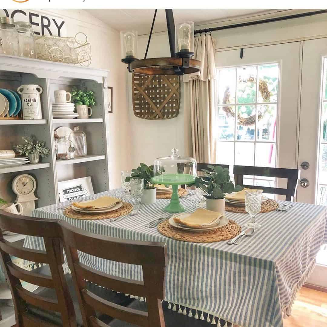 22 Farmhouse Dining Room Curtains to Entertain in Style