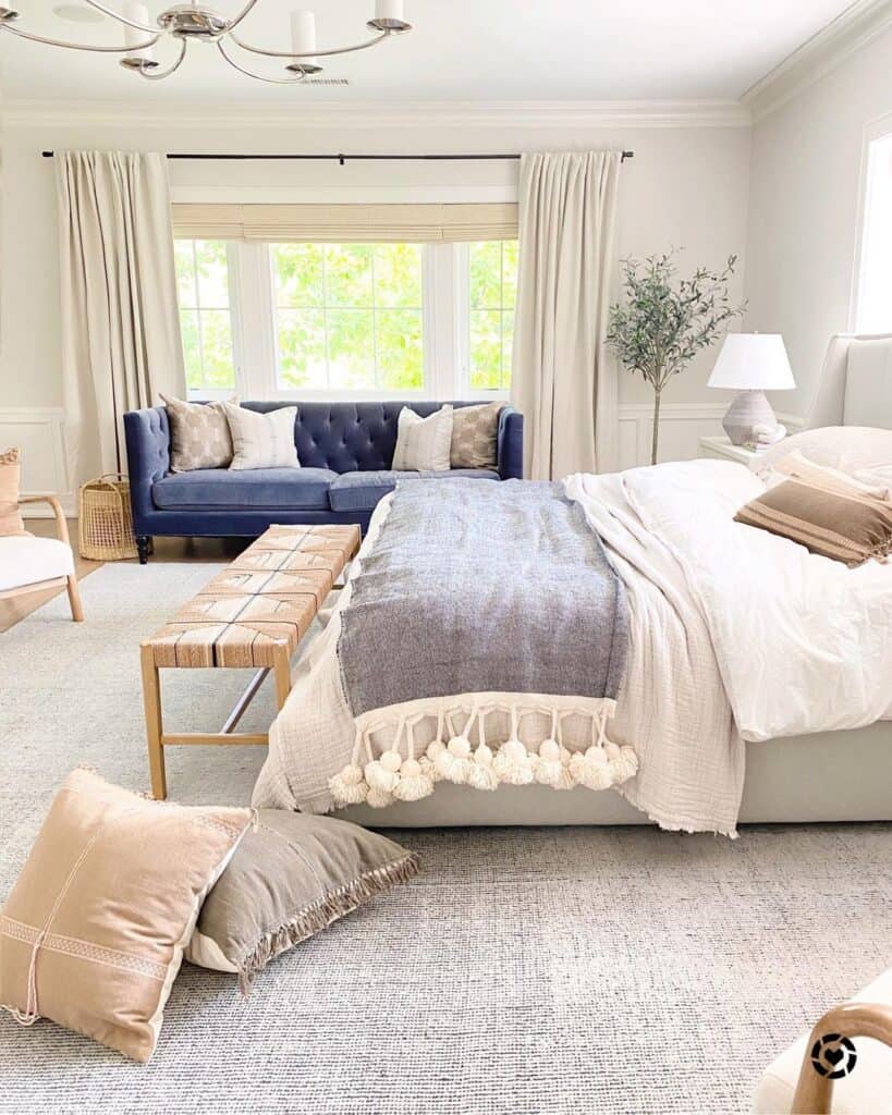 31 Farmhouse Bedroom Curtains for Creating a Beautiful Sleeping Space