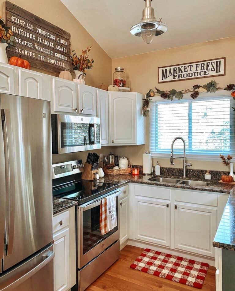 10 Ways to Style Farmhouse Decor Above Kitchen