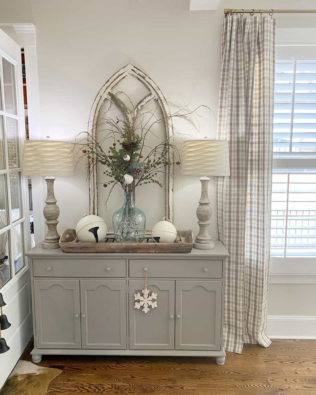 31 Farmhouse Bedroom Curtains for Creating a Beautiful Sleeping Space