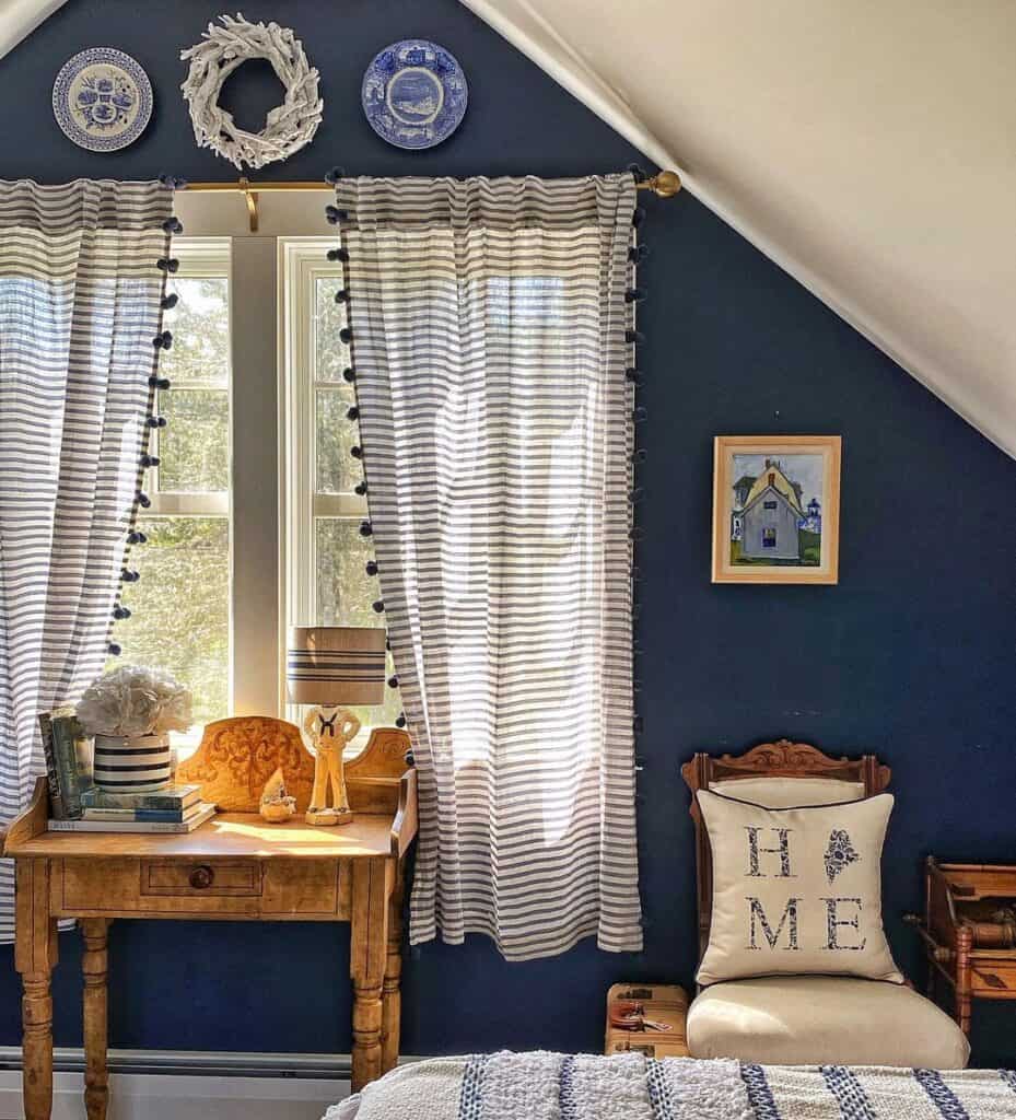 31 Farmhouse Bedroom Curtains for Creating a Beautiful Sleeping Space