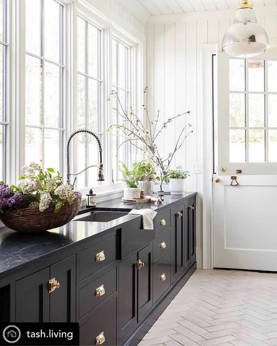 45 Black Kitchen for a Dramatic Kitchen Aesthetic