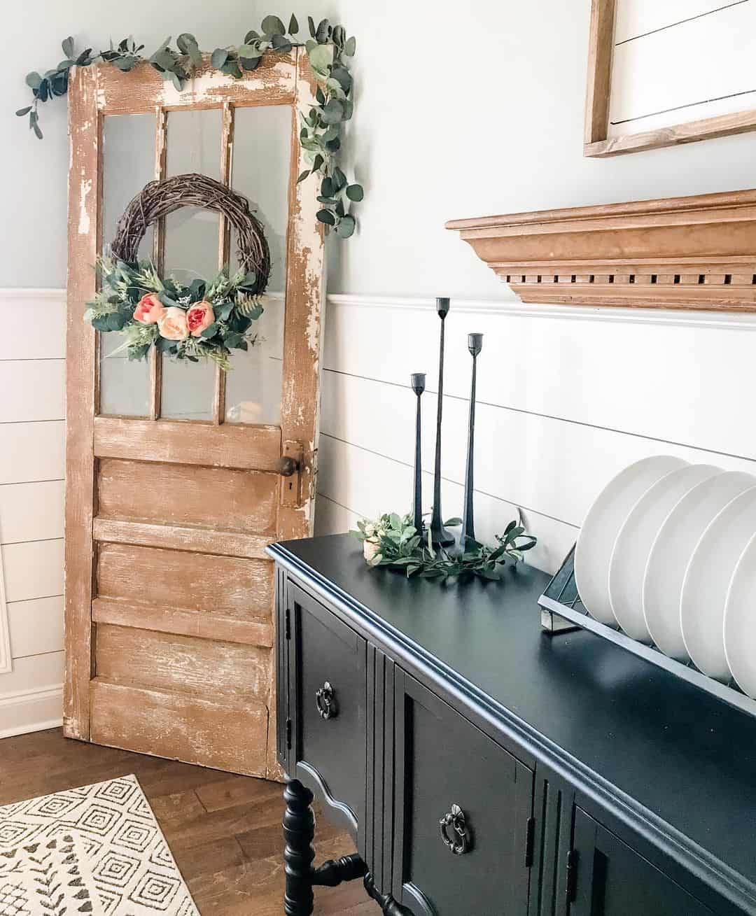 30 Wreaths for Christmas That Embody Farmhouse Holiday Style