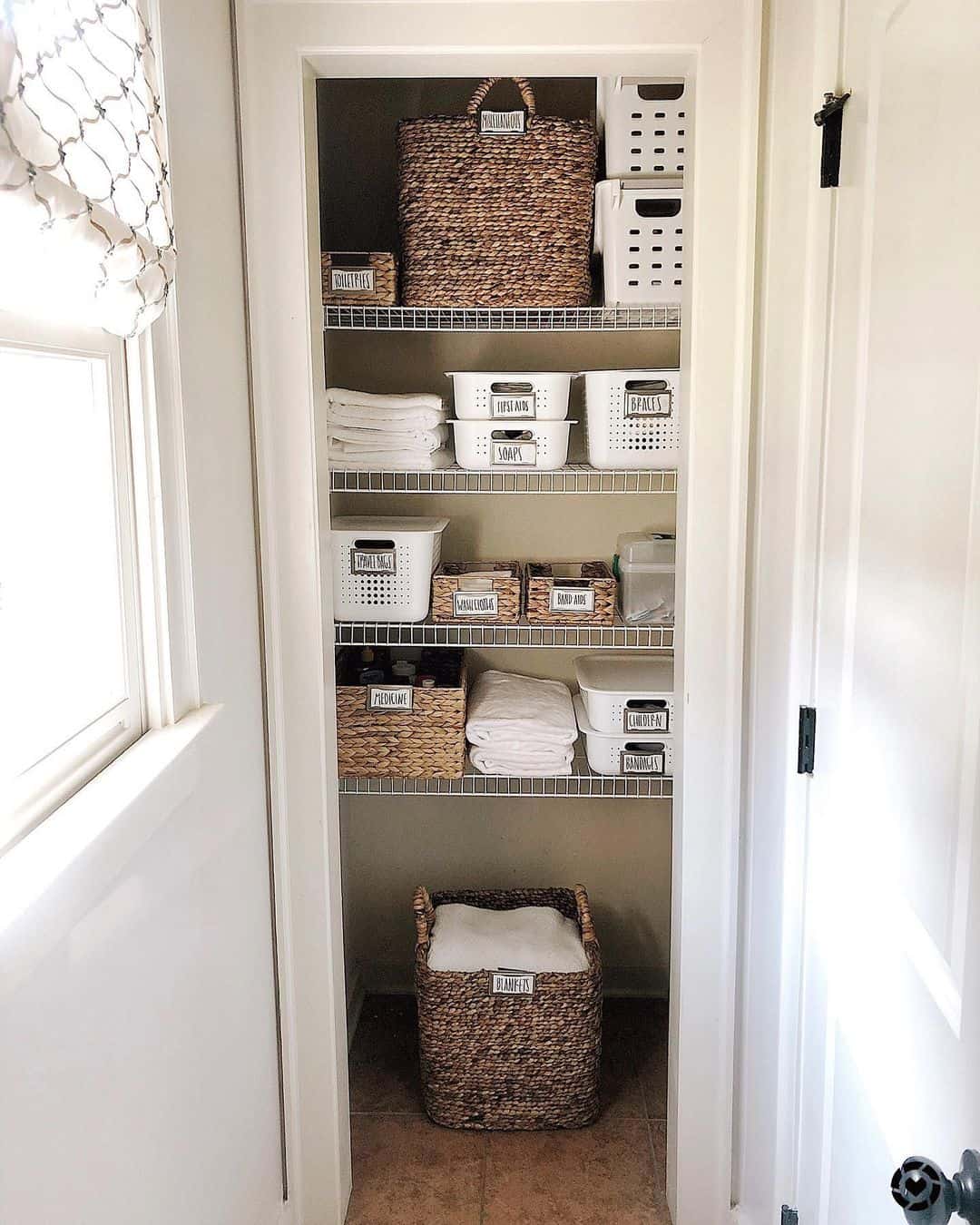 35 Small Bathroom Storage Ideas to Conceal & Organize Clutter