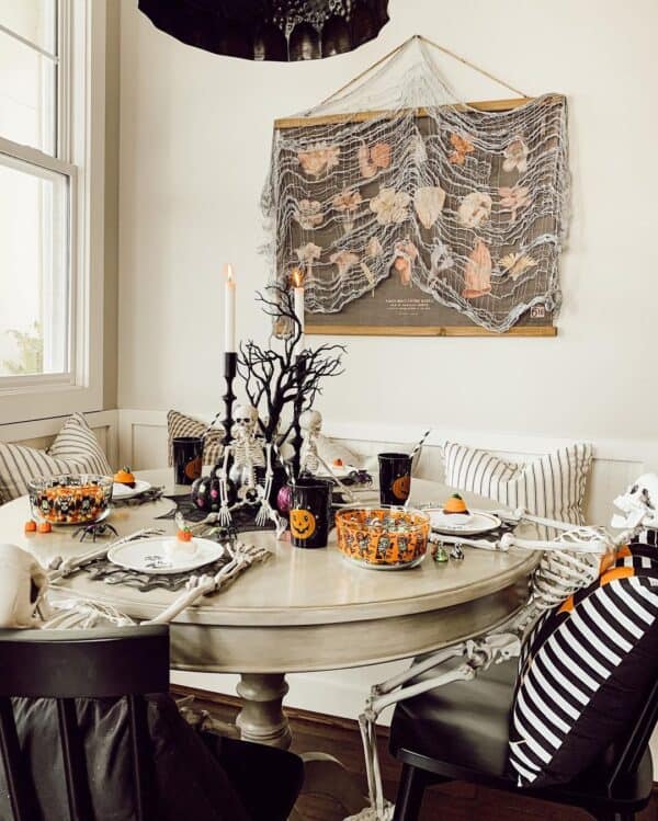 24 Halloween Wall Decor Ideas to Stylishly Spookify Your Home