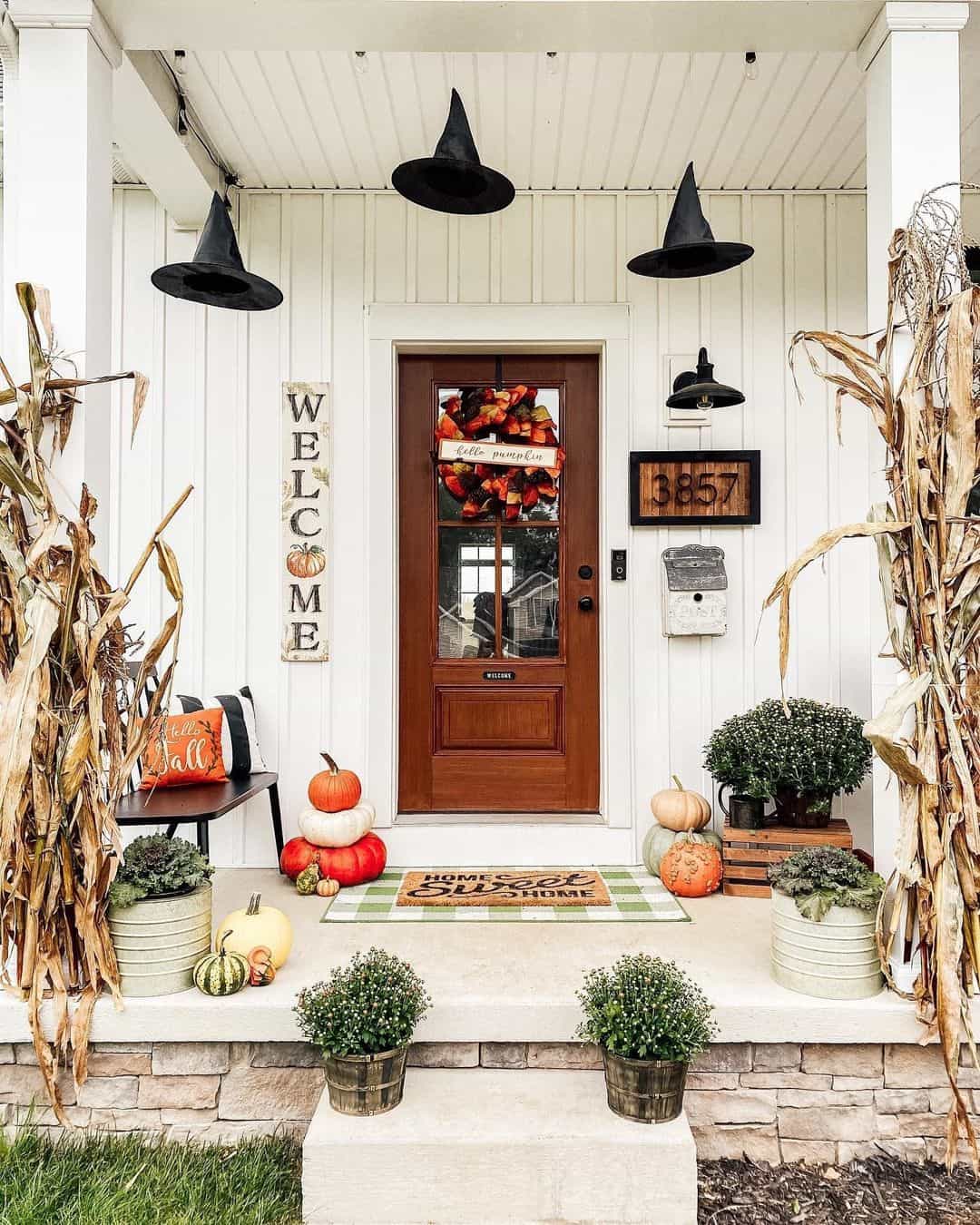 36 Scary Good Halloween Porch Décor Ideas for a Spooky Welcome