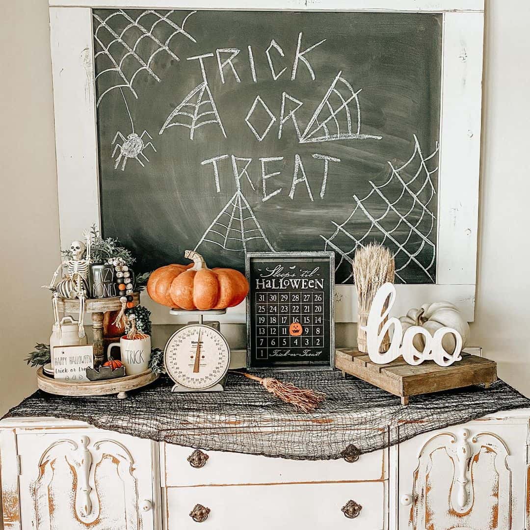 29 Halloween Kitchen Décor Ideas to Add Spooky Flair to The Holiday Feast