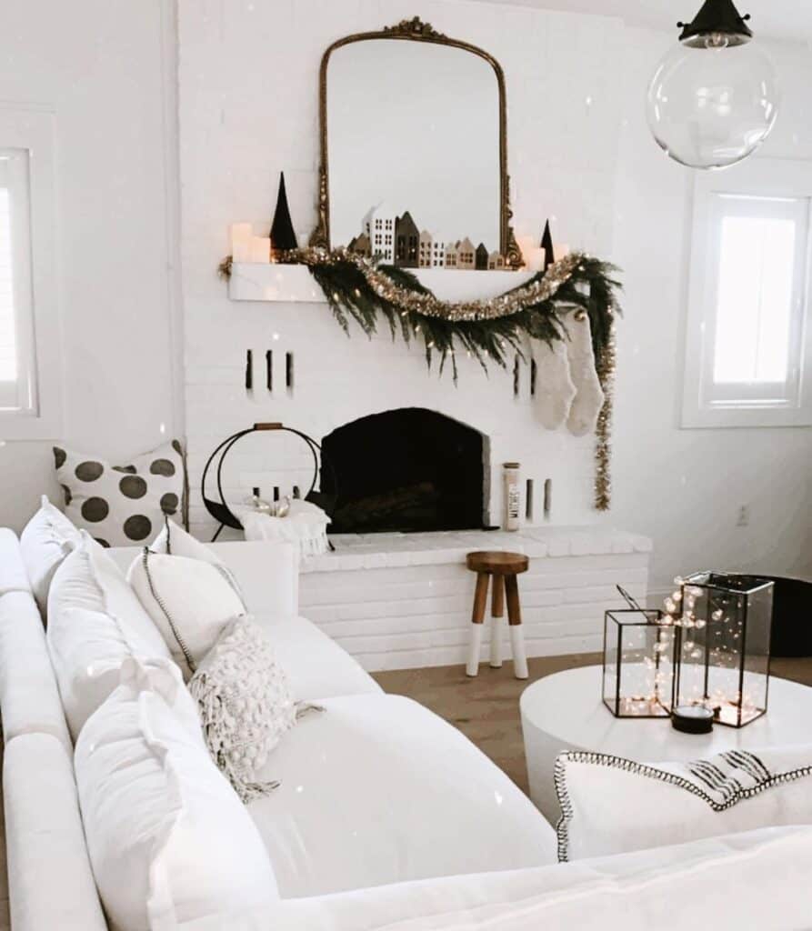Fireplace Christmas Décor Ideas