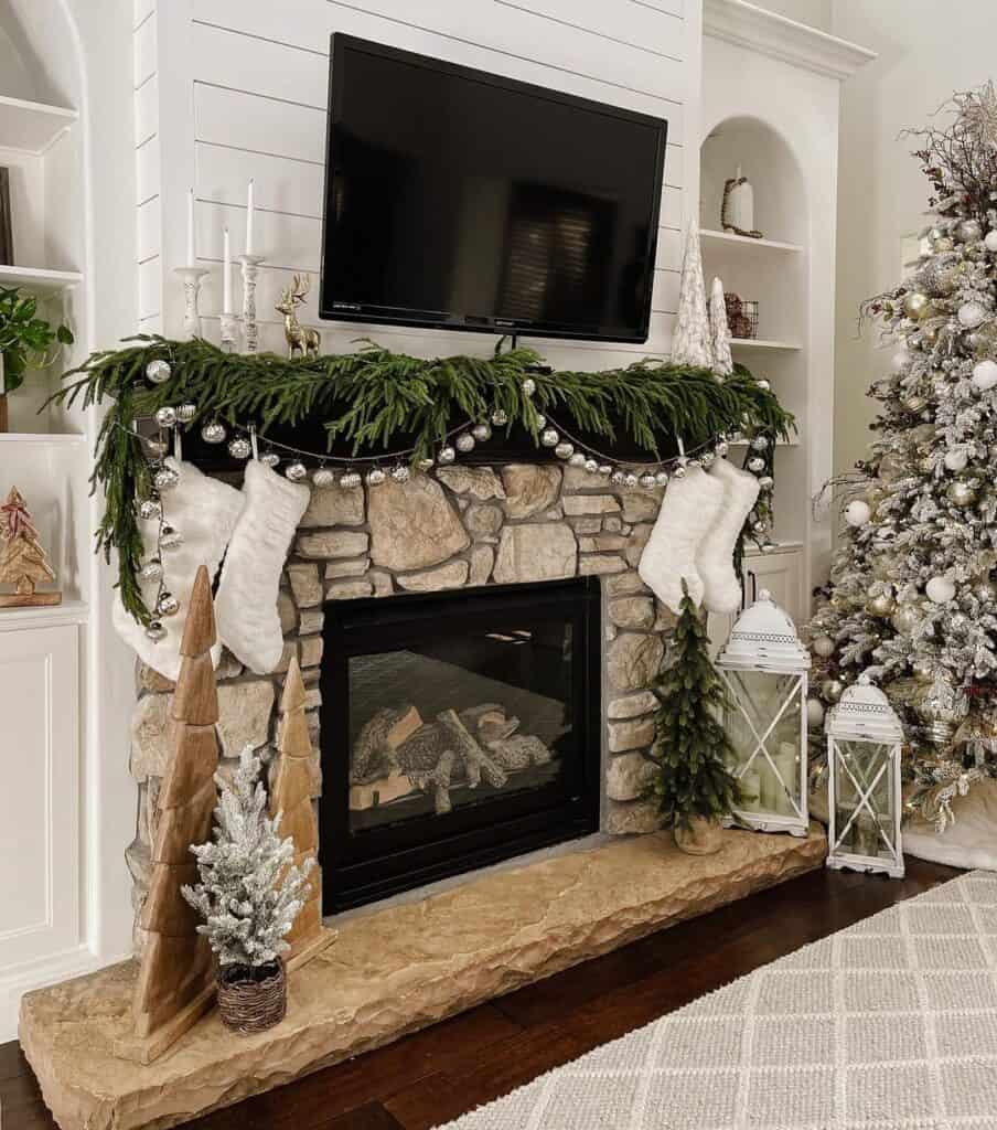 Fireplace Christmas Décor Ideas