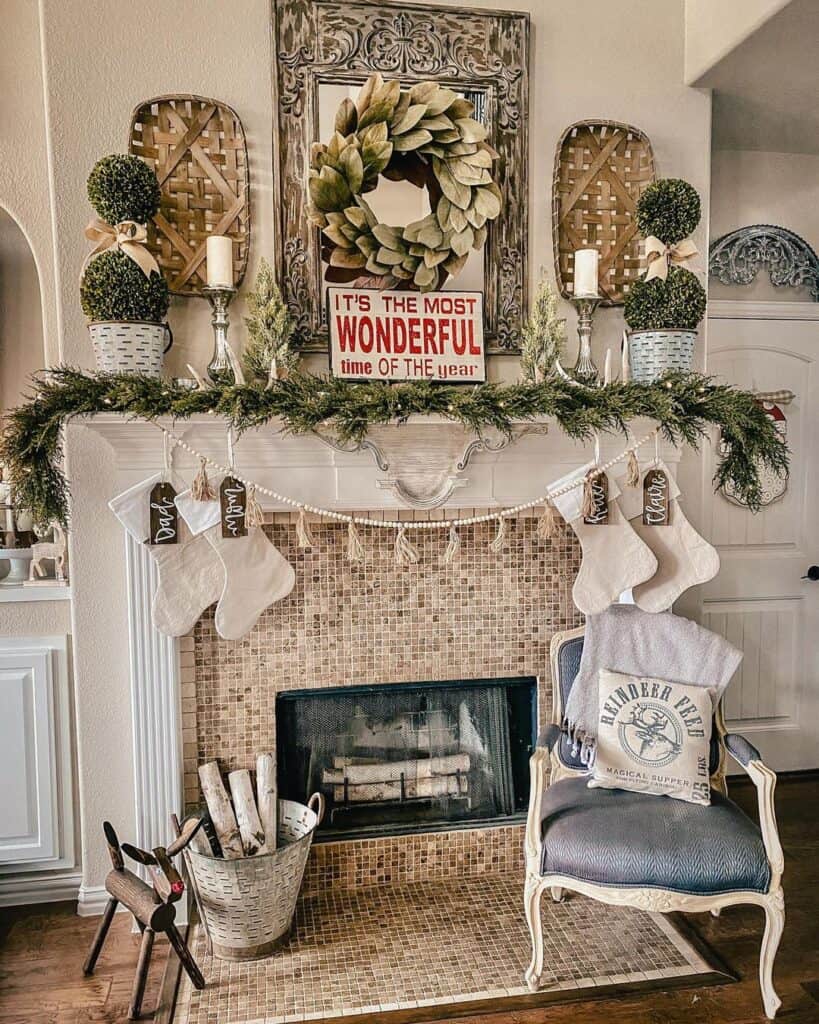 Fireplace Christmas Décor Ideas