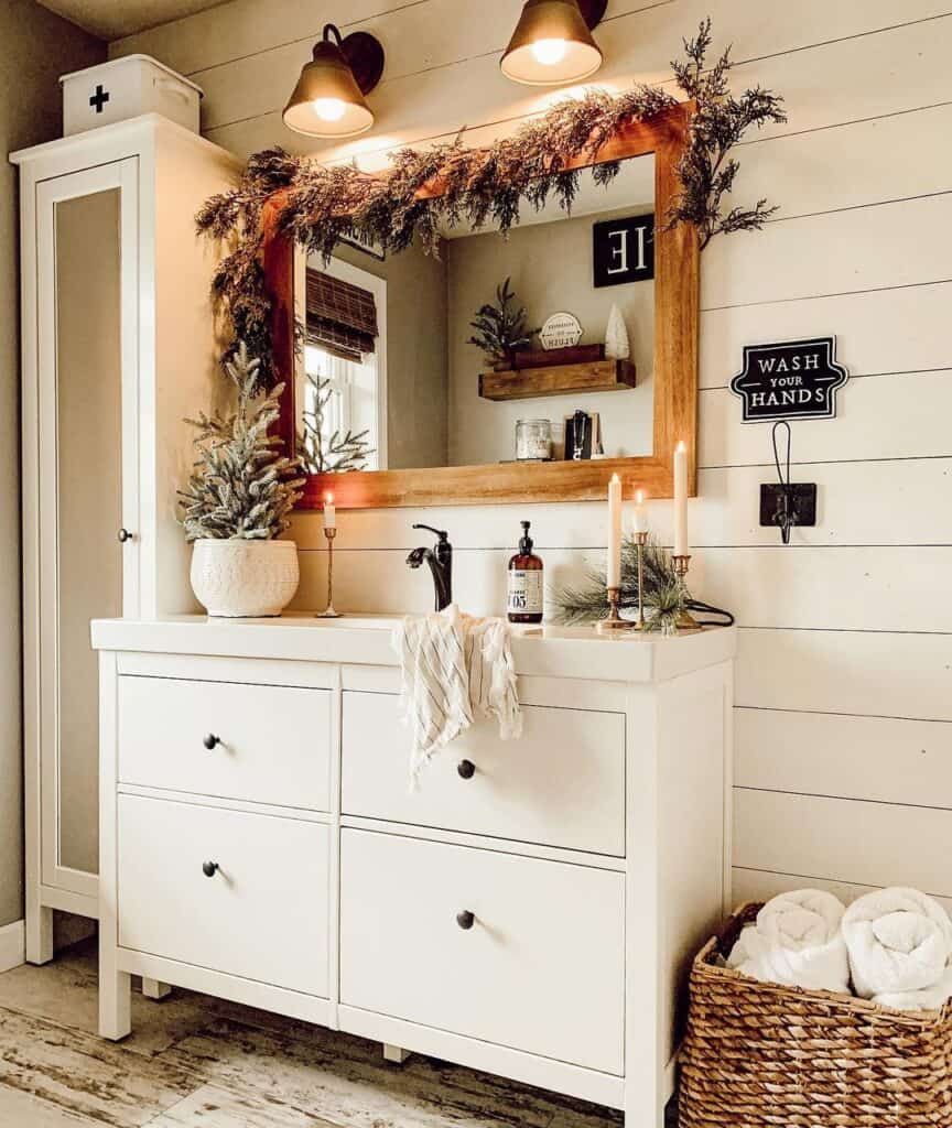 35 Small Bathroom Storage Ideas