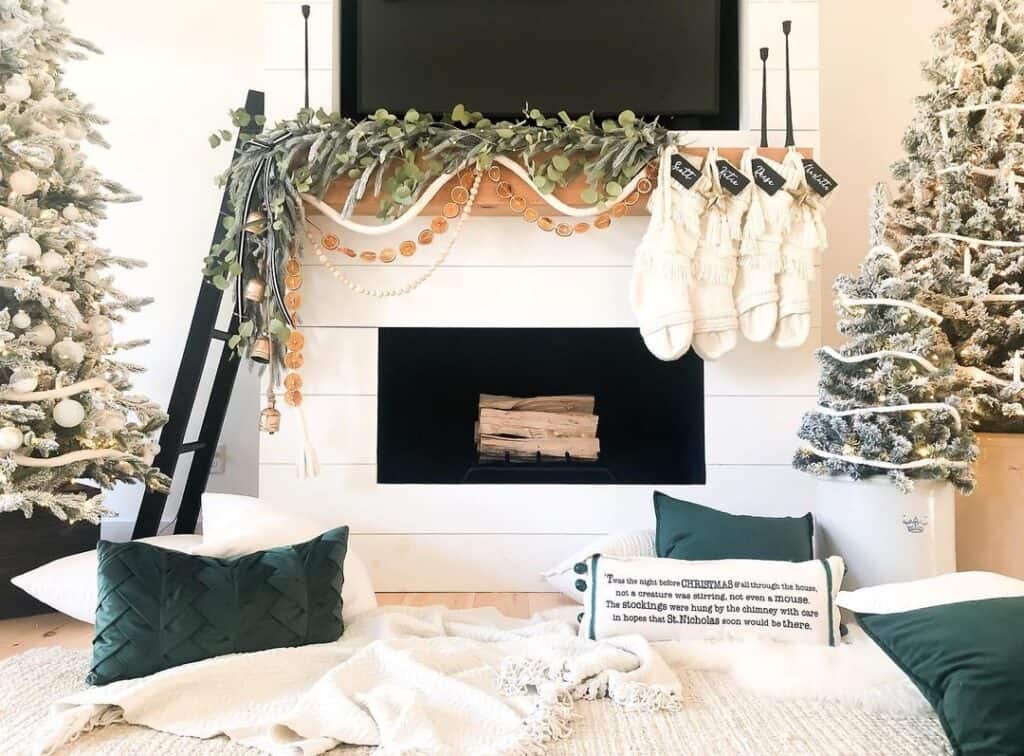 Fireplace Christmas Décor Ideas