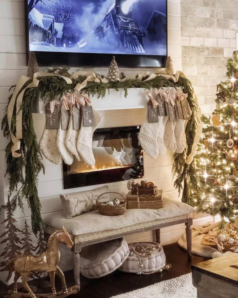 Fireplace Christmas Décor Ideas