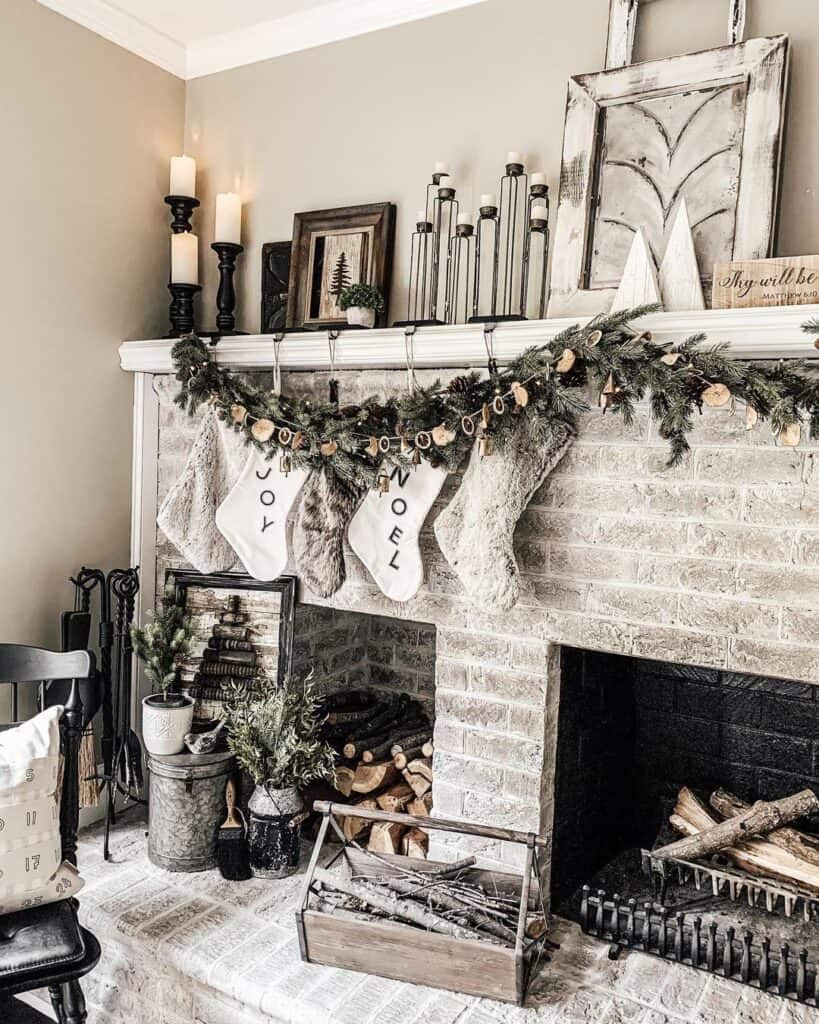 Fireplace Christmas Décor Ideas