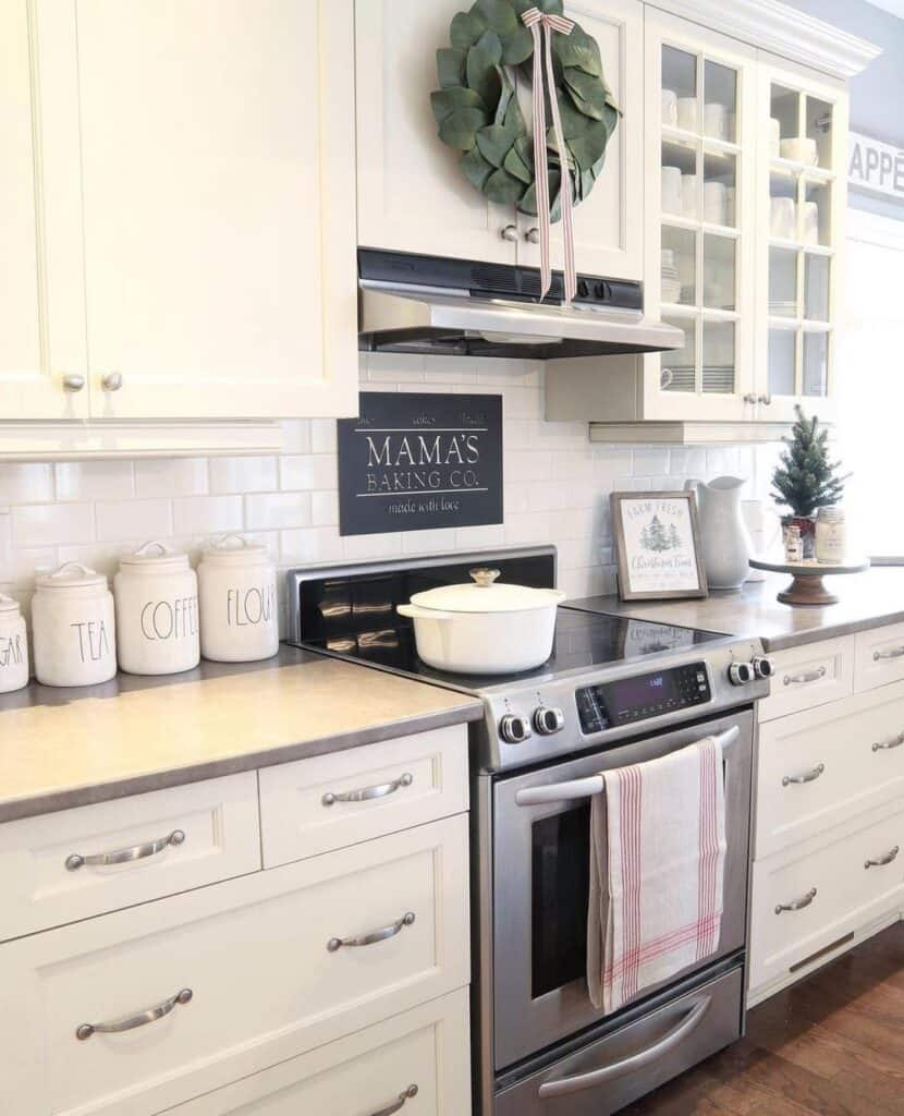 Farmhouse Christmas Kitchen Décor Ideas