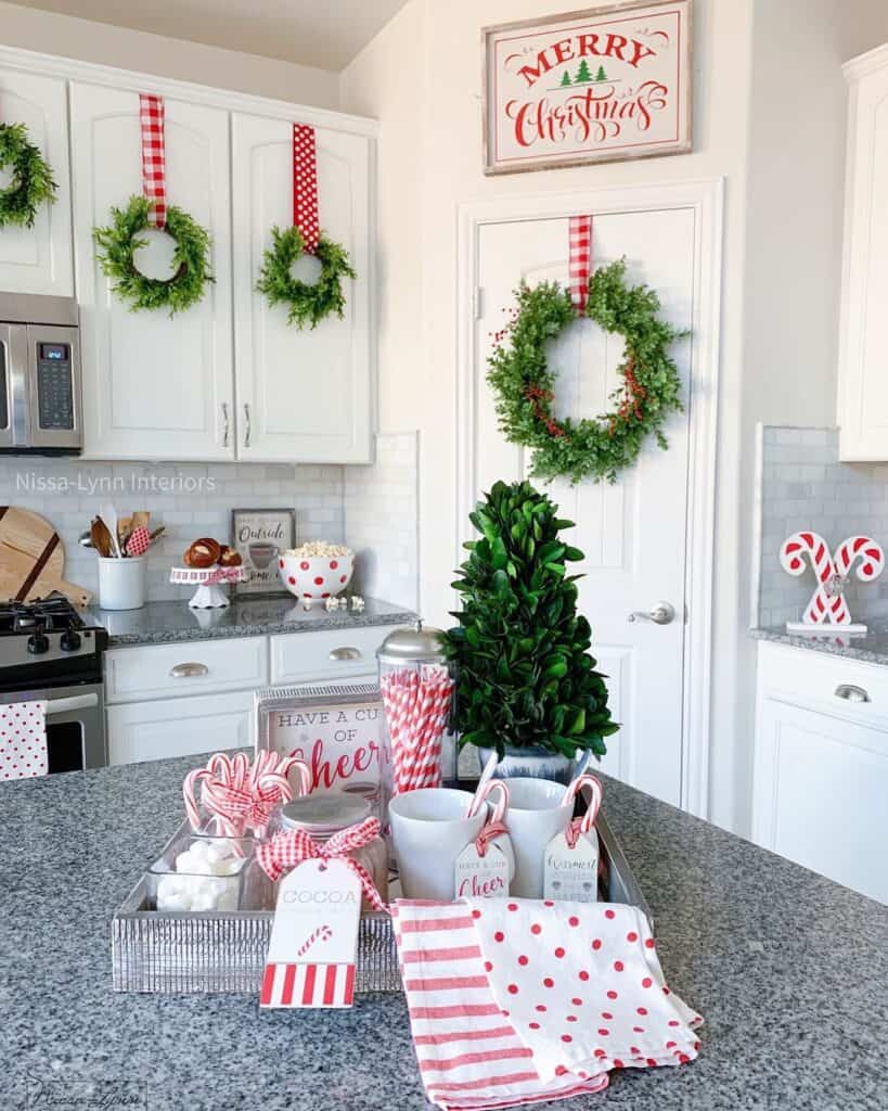 Farmhouse Christmas Kitchen Décor Ideas