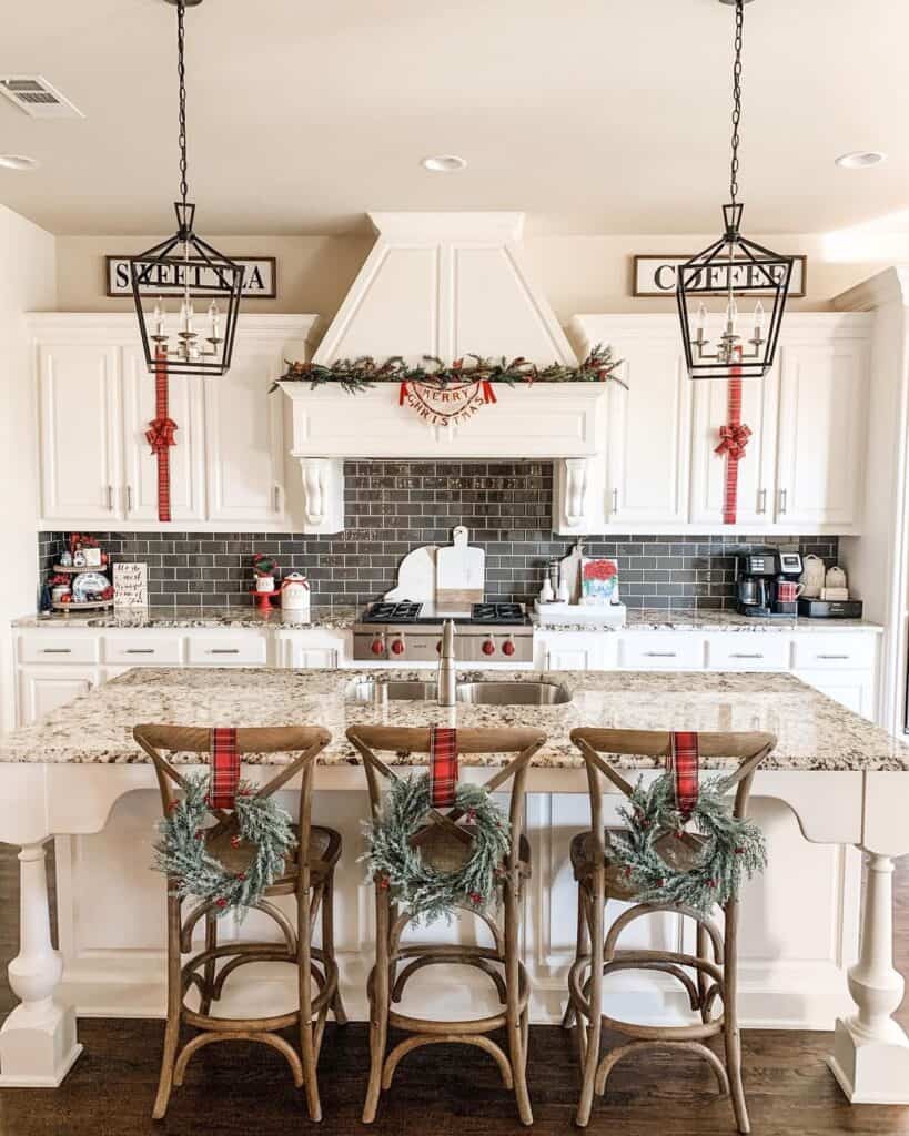 Farmhouse Christmas Kitchen Décor Ideas