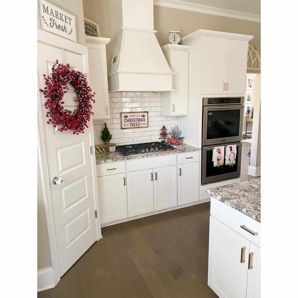 Farmhouse Christmas Kitchen Décor Ideas