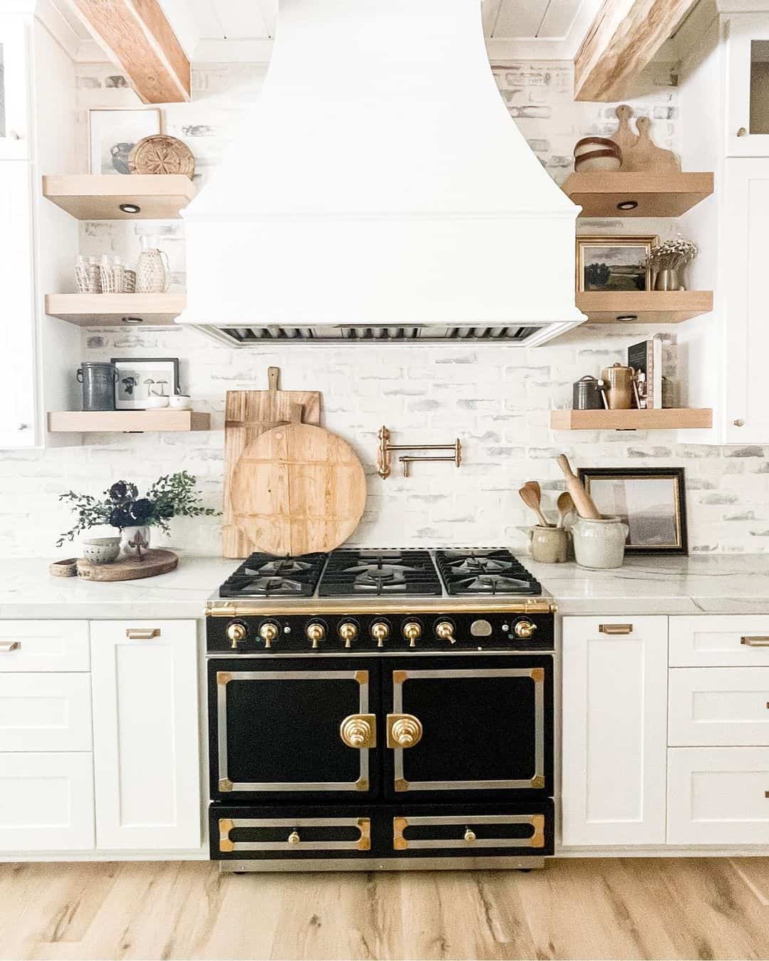 20 White Kitchens with Gold Hardware for That Luxe Look!