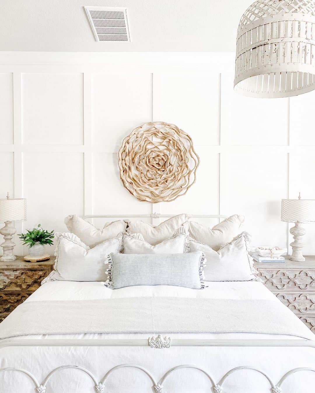 26 Farmhouse Bedroom Accent Wall Ideas