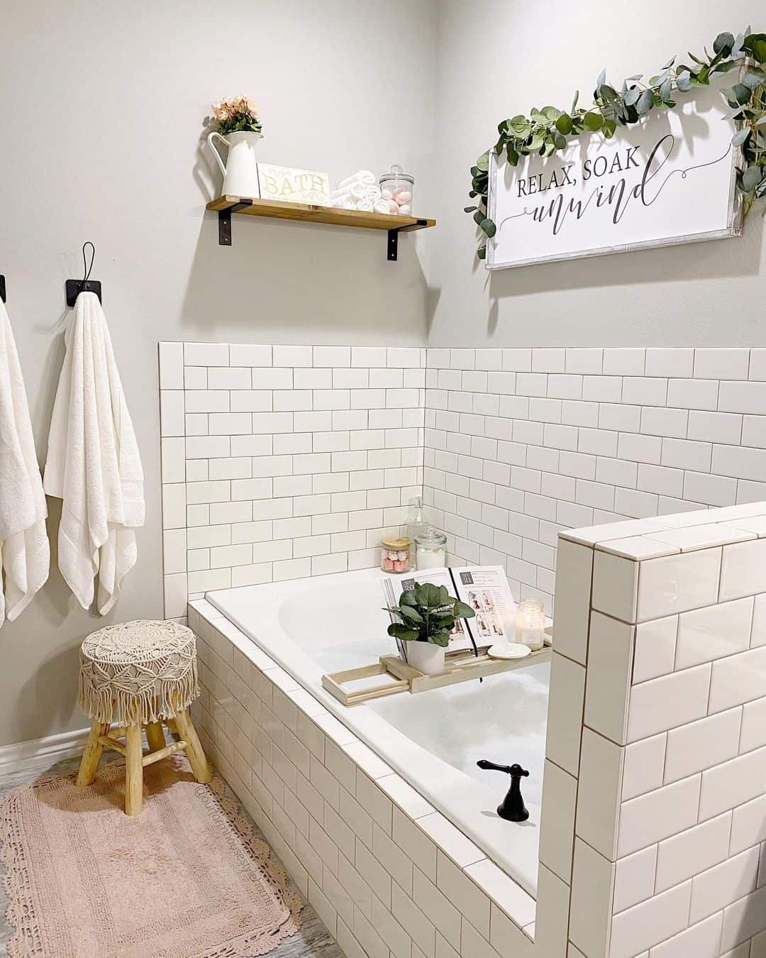 21 White Bathroom Tile Ideas for a Bright and Versatile Sanctuary