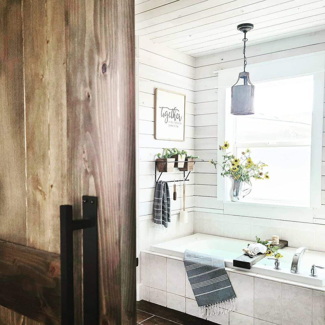 19 Easy and Effortless Ideas How to Decorate a Tub Surround
