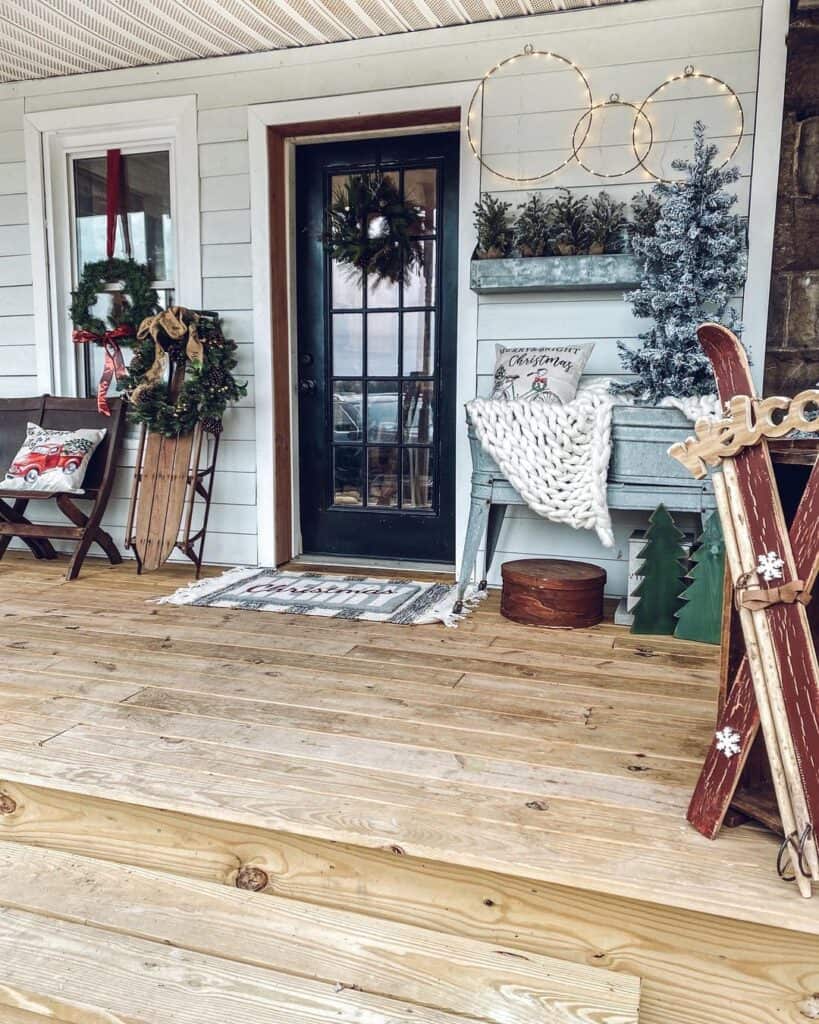 Farmhouse Porch Christmas Décor Ideas