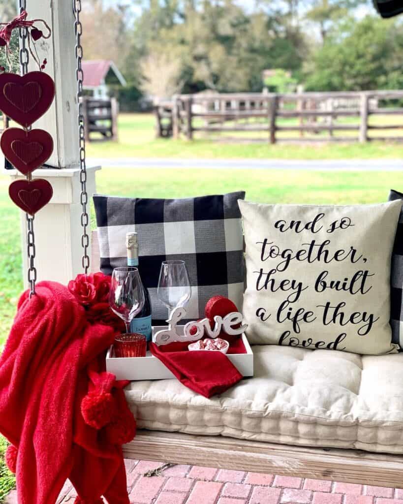 Outdoor Valentine's Day Décor Ideas