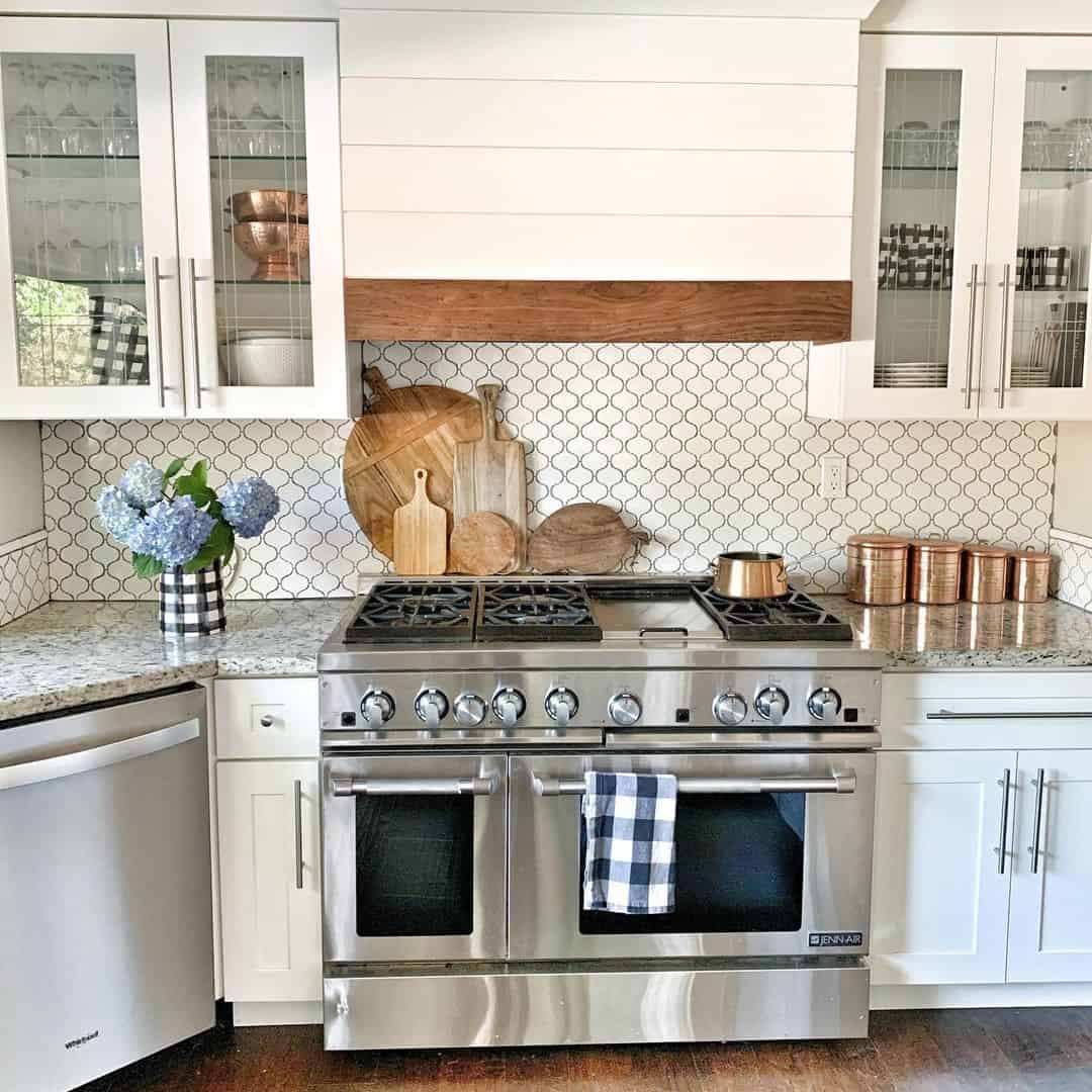 35 Farmhouse Range Hood Ideas to Create an Kitchen