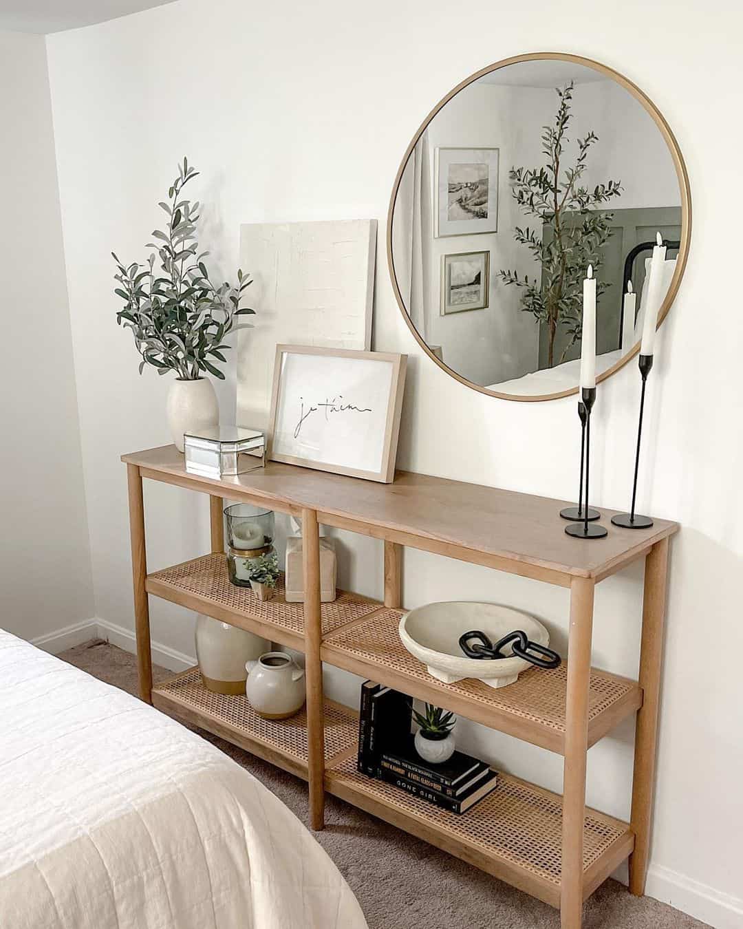 36 Mirrors Above Console Tables With Inspiring Compositions