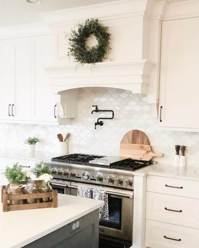 35 Farmhouse Range Hood Ideas to Create an Kitchen