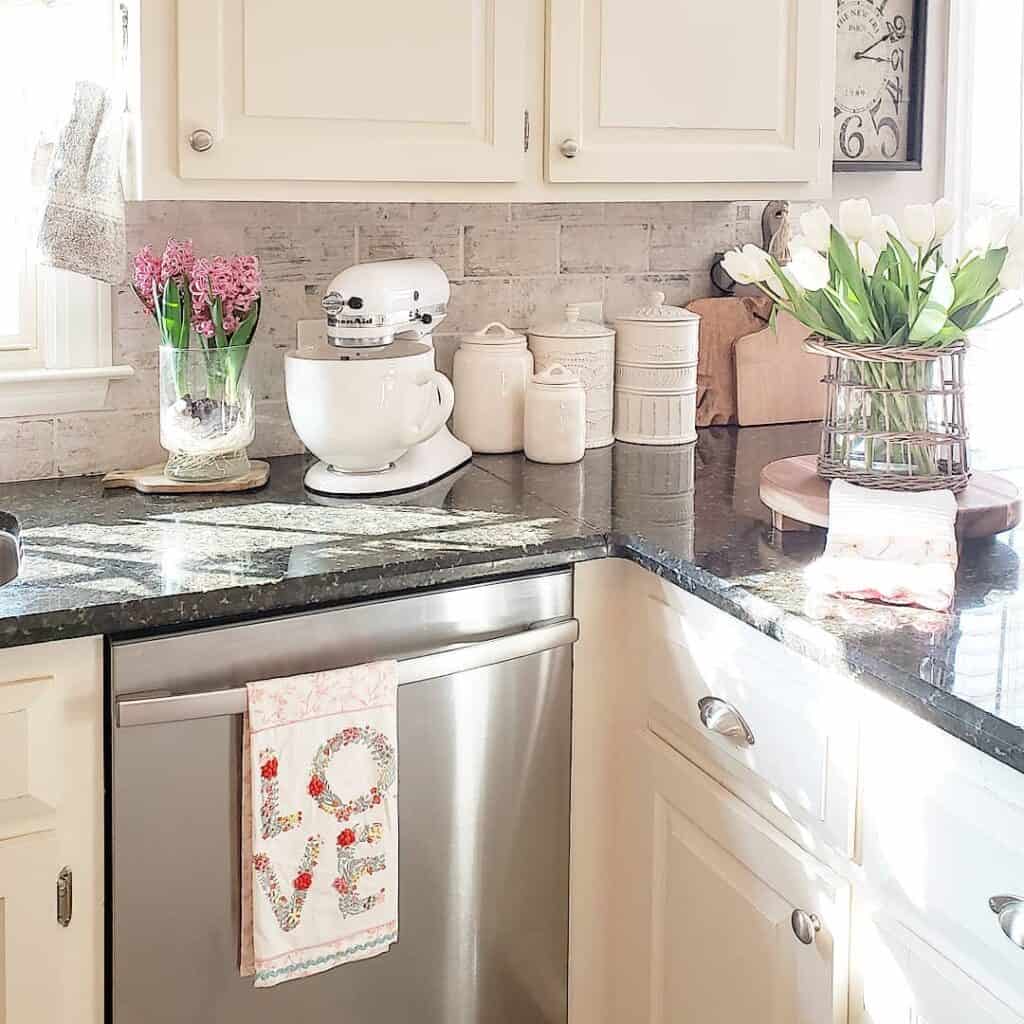 Valentine’s Day Kitchen Décor Ideas