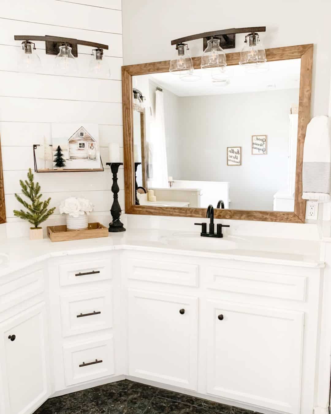 25 Black Bathroom Hardware Ideas to Make Your Restroom Pop