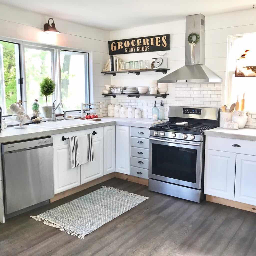 Should Your Range Hood Match Your Appliances?