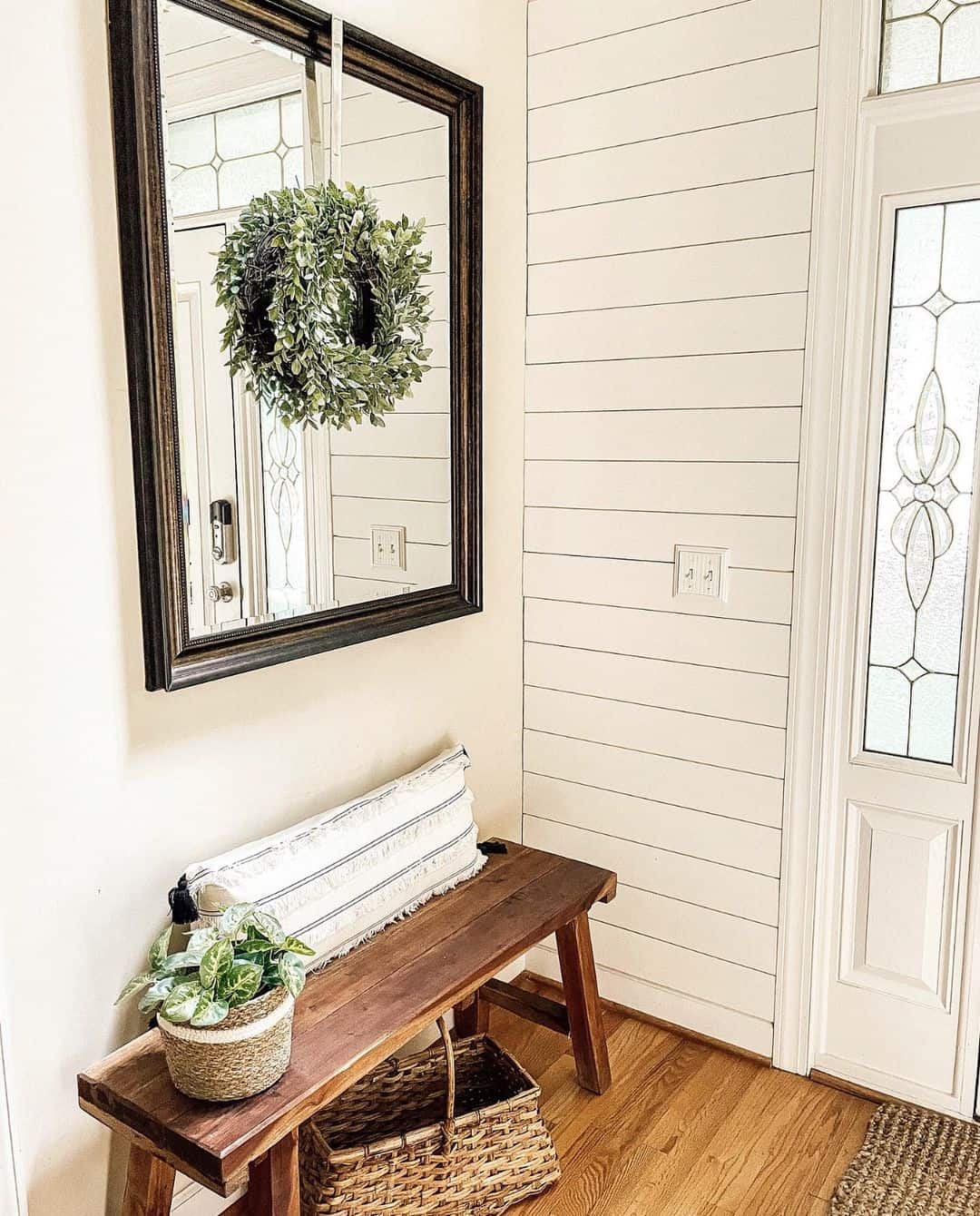 50 Entryway Mirror Ideas to Enlarge Your Space
