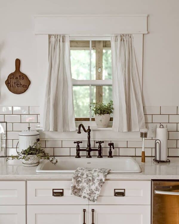 18 Kitchen Curtain Ideas Above Sink to Dress Up Your Windows