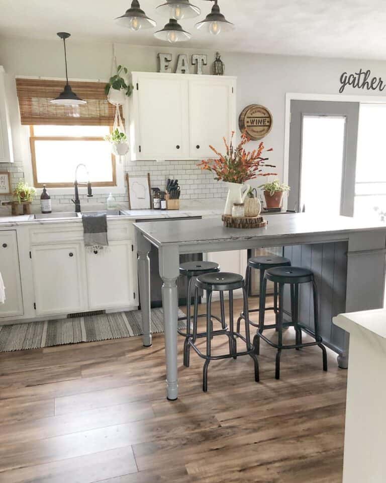 Matte Black Bar Stools Under a Grey Kitchen Island