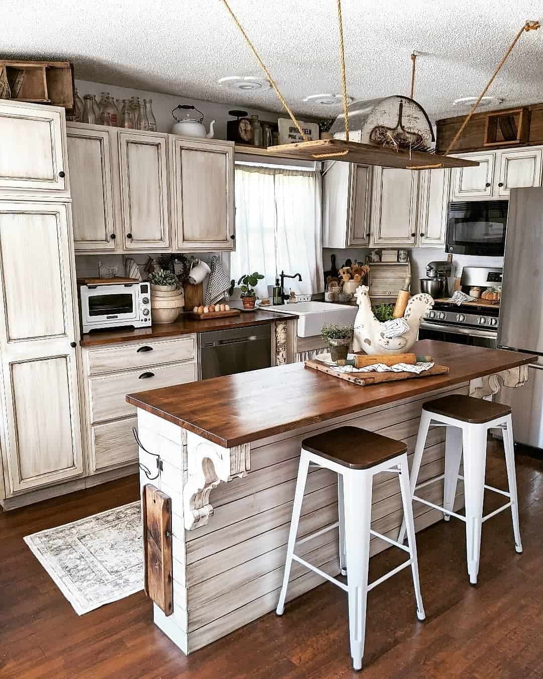 Barnwood Design Ideas, Pictures, Remodel and Decor  Rustic kitchen, Rustic  kitchen island, Unique kitchen decorations