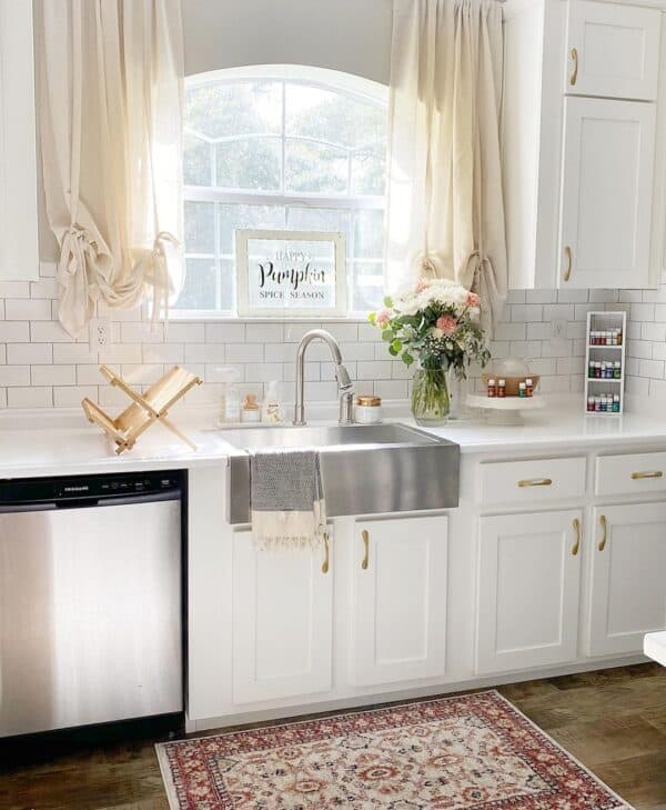 18 Kitchen Curtain Ideas Above Sink to Dress Up Your Windows