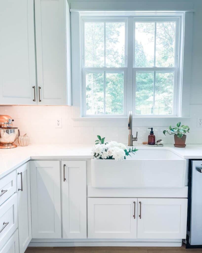 White Kitchen Apron Sink with Brass Faucet