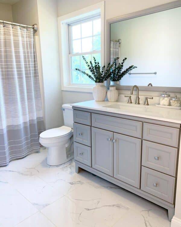 29 Timeless White Bathroom Floor Tile Ideas
