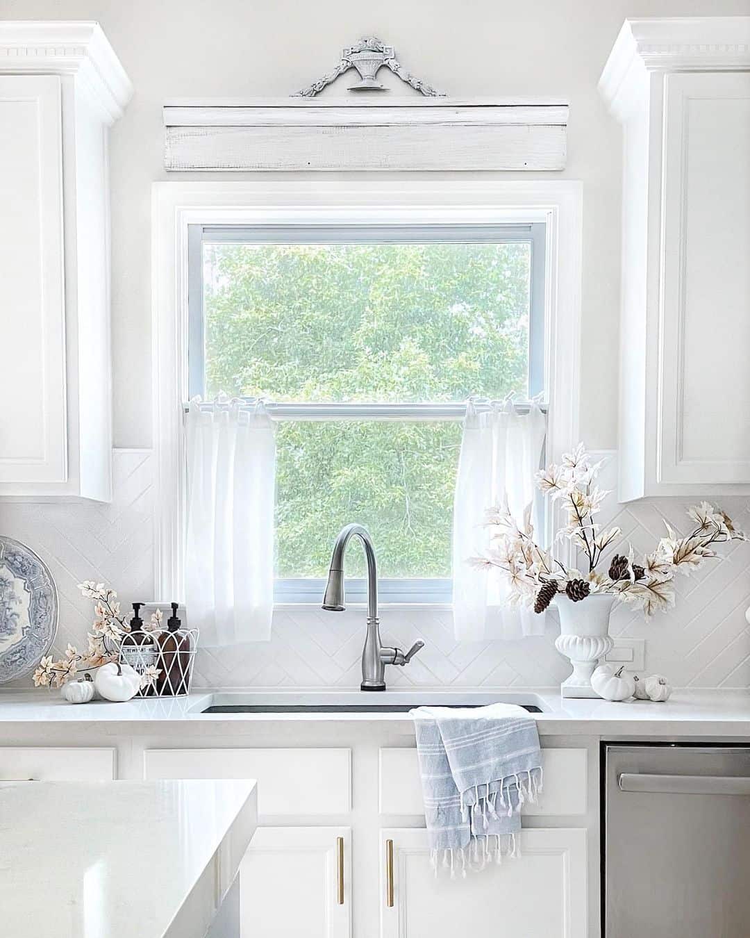 Arch Window Over Stove Adds Design Interest to Kitchen