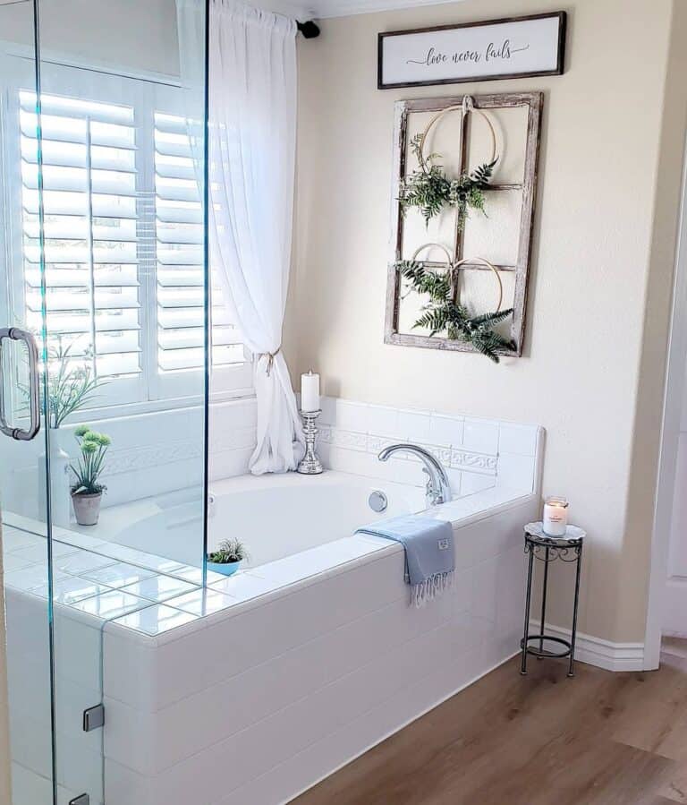Bathroom with White Glossy Tile Bathtub Surround