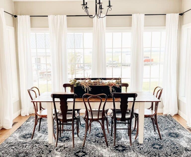 Black and White Rug for Two-toned Dining Table