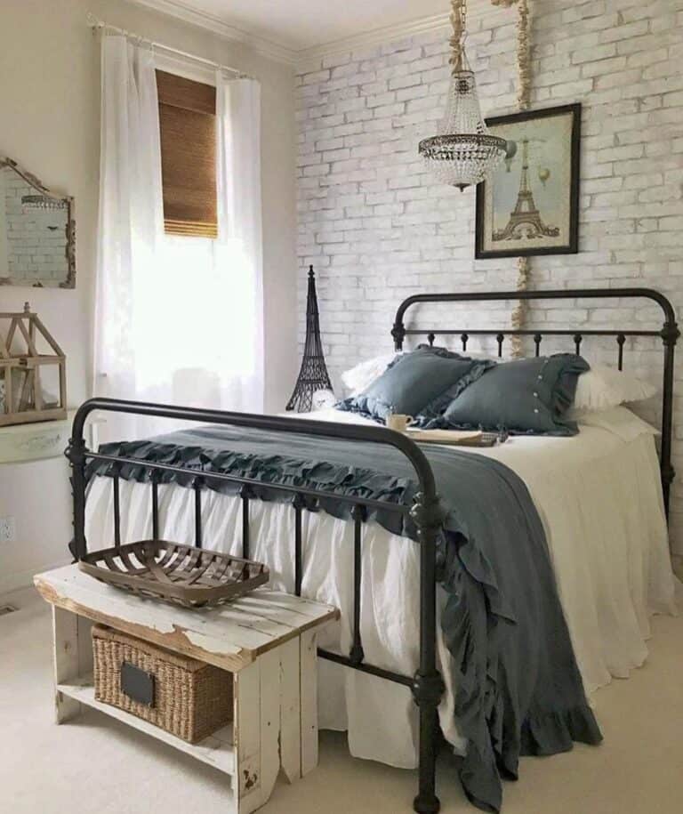 Complement the Interior Style with Your Wallpaper