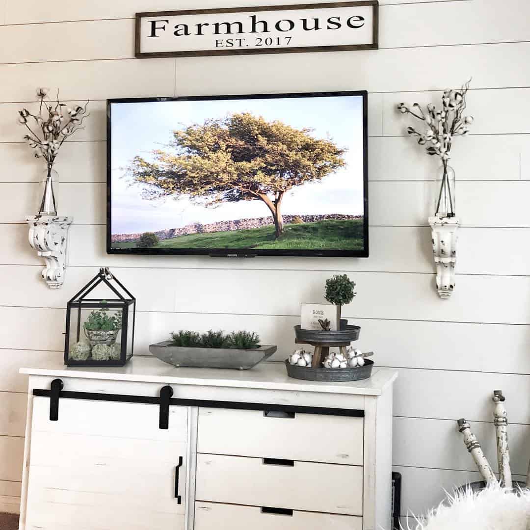 38 Farmhouse TV Wall Ideas That Deserve the Spotlight