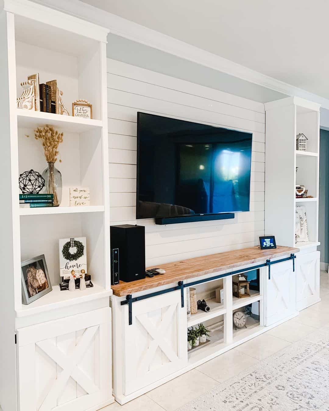 38 Farmhouse TV Wall Ideas That Deserve the Spotlight